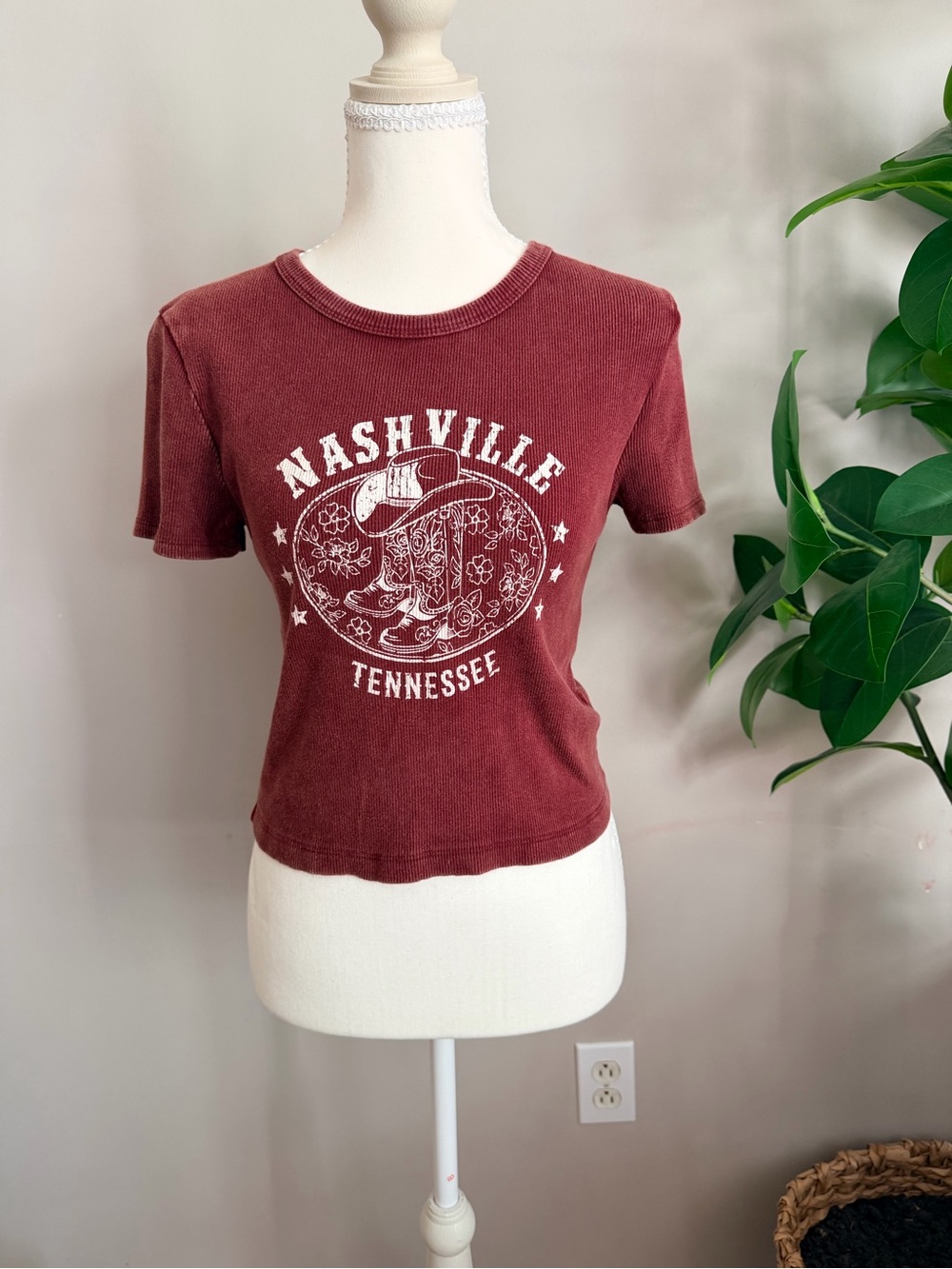 Nashville  Short Sleeve Rib Knit GraphicTee - Burgundy